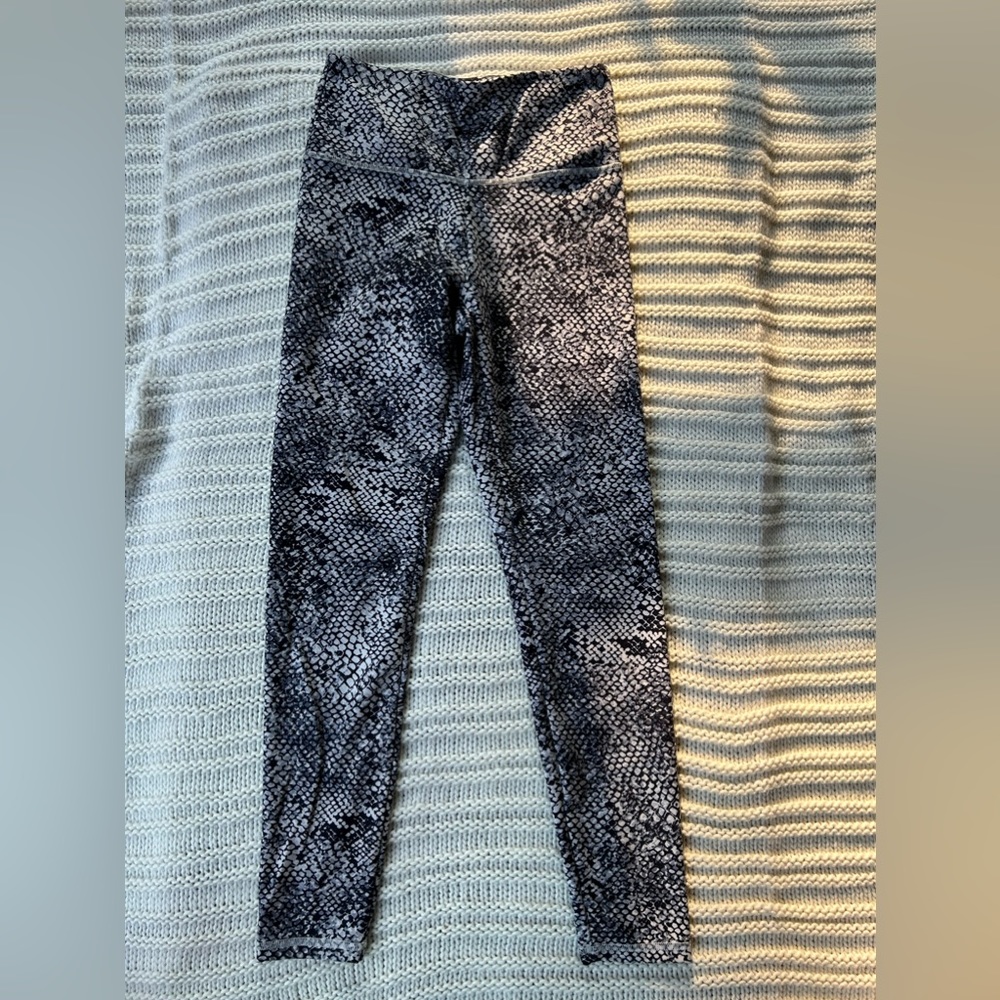 Blue-ish / purple leggings, size medium - Picture 5 of 6